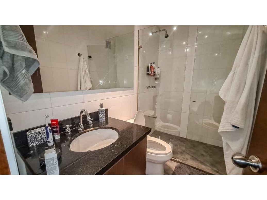 Apartamento de 2 alcobas en venta en Santa Barbara, Bogotá, 104 m² · foto 9 de 16