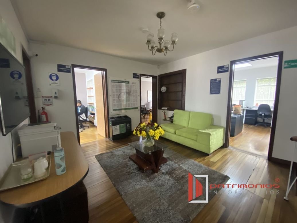Casa de 7 alcobas en venta en La Soledad, Bogotá, 582 m² · foto 3 de 20