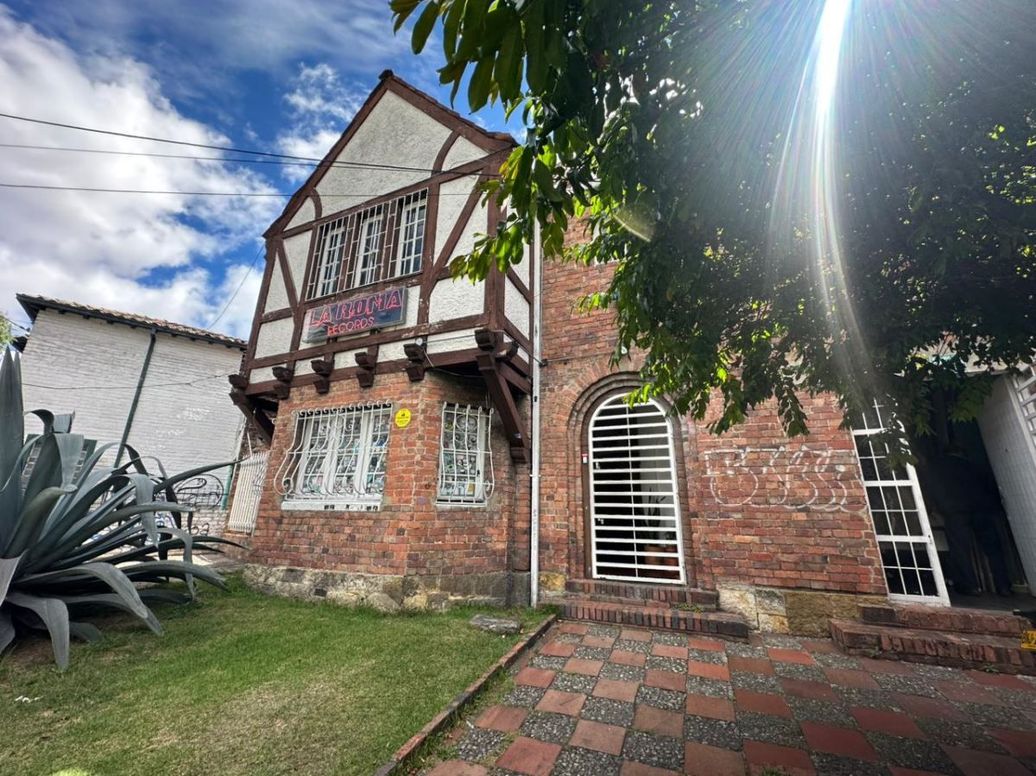 Casa de 6 alcobas en venta en La Soledad, Bogotá, 419 m² · foto 2 de 19