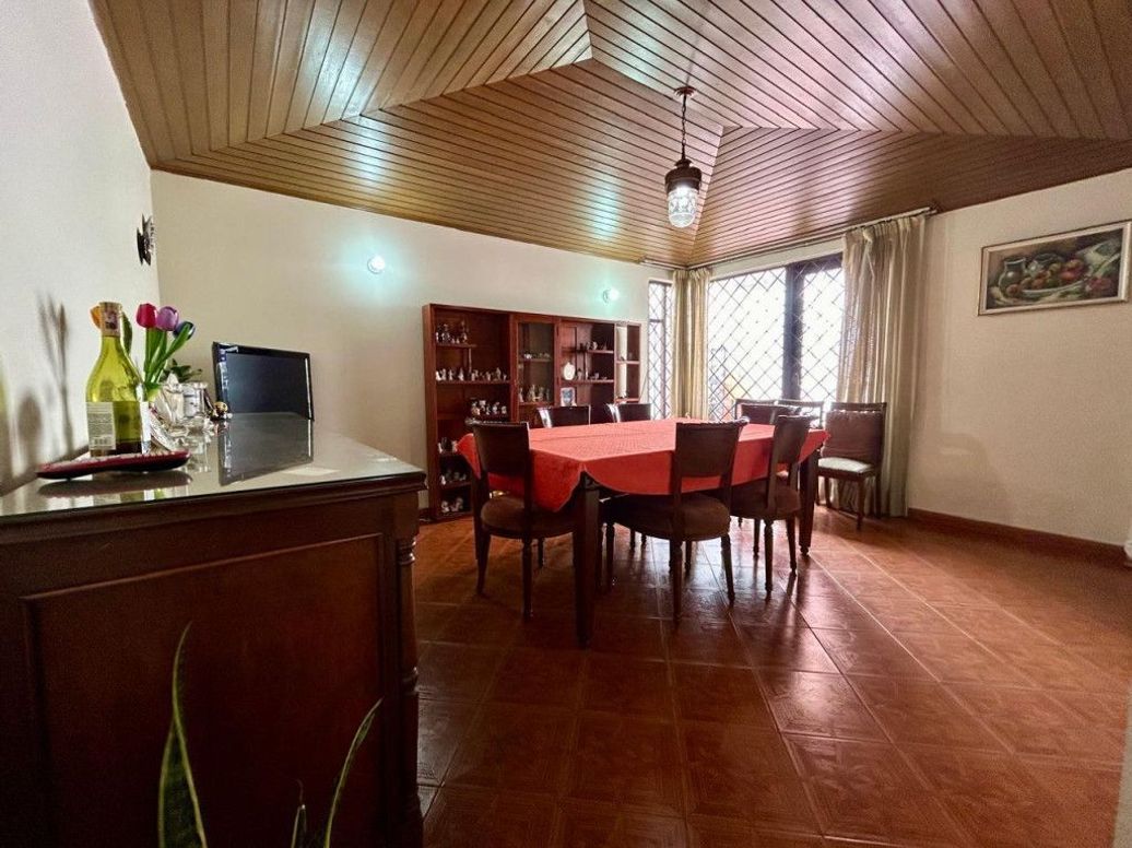 Casa de 5 alcobas en venta en San Patricio, Bogotá, 552 m² · foto 7 de 10