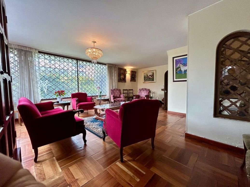 Casa de 5 alcobas en venta en San Patricio, Bogotá, 552 m² · foto 6 de 10