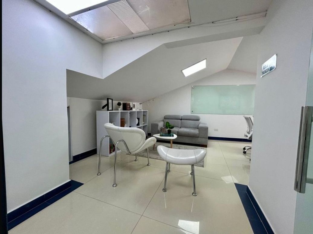 Casa de 5 alcobas en venta en San Patricio, Bogotá, 552 m² · foto 3 de 10
