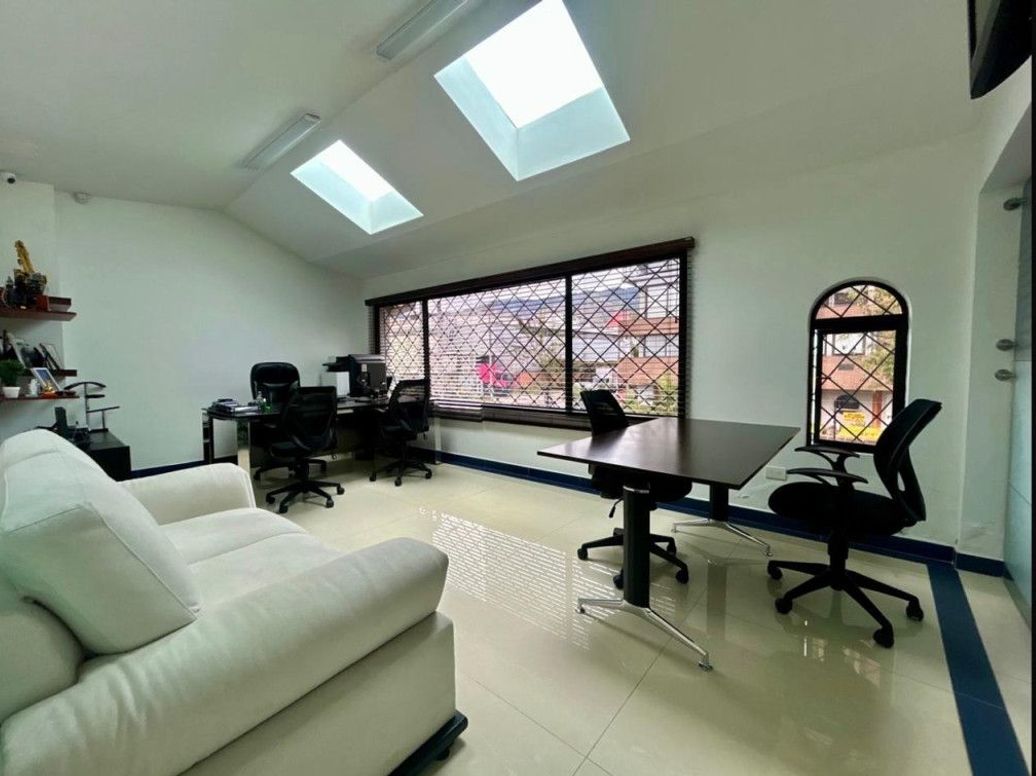Casa de 5 alcobas en venta en San Patricio, Bogotá, 552 m² · foto 5 de 10