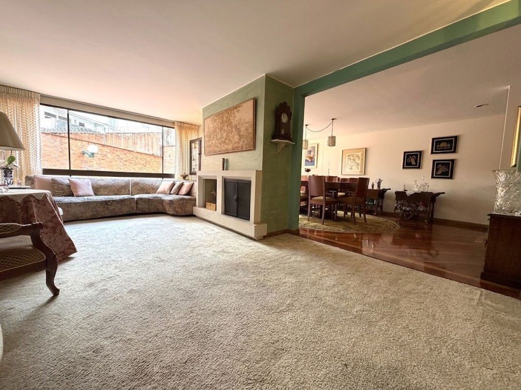 Apartamento de 3 alcobas en venta en La Cabrera, Bogotá, 202 m² · foto 2 de 20