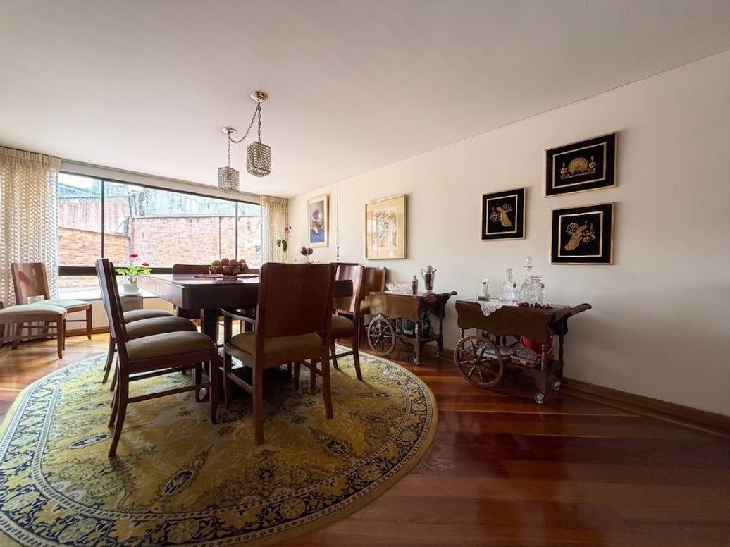 Apartamento de 3 alcobas en venta en La Cabrera, Bogotá, 202 m² · foto 3 de 20
