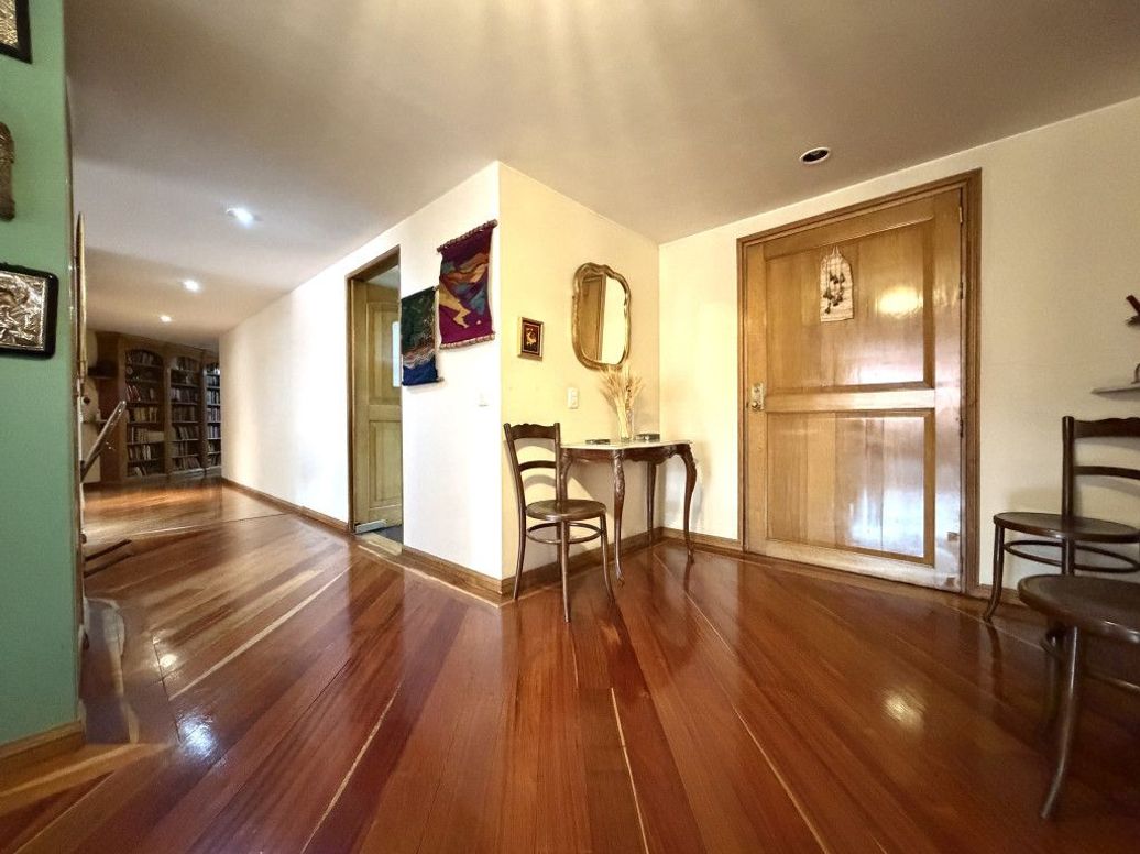 Apartamento de 3 alcobas en venta en La Cabrera, Bogotá, 202 m² · foto 13 de 20