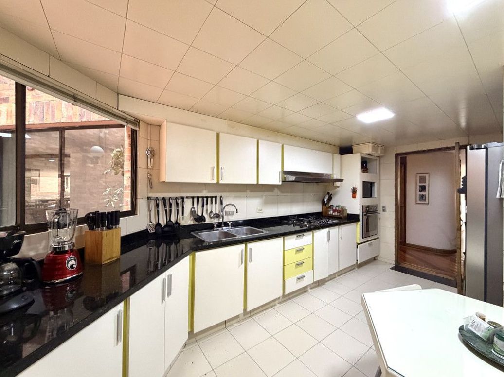 Apartamento de 3 alcobas en venta en La Cabrera, Bogotá, 202 m² · foto 10 de 20