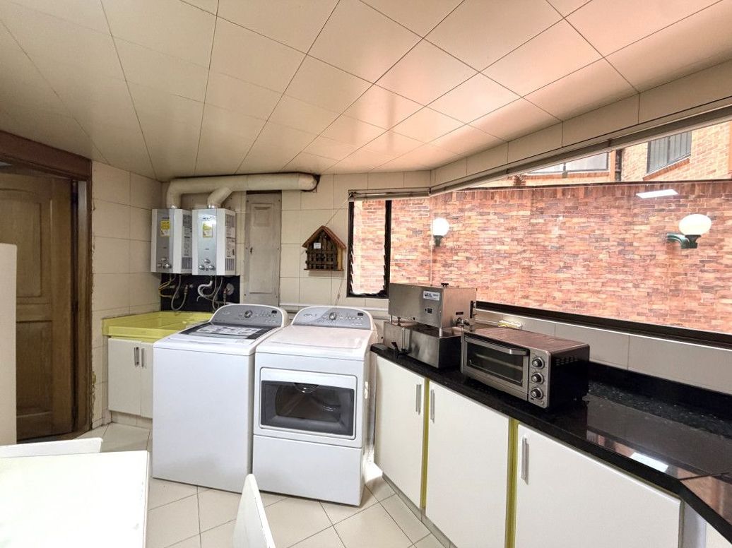 Apartamento de 3 alcobas en venta en La Cabrera, Bogotá, 202 m² · foto 12 de 20