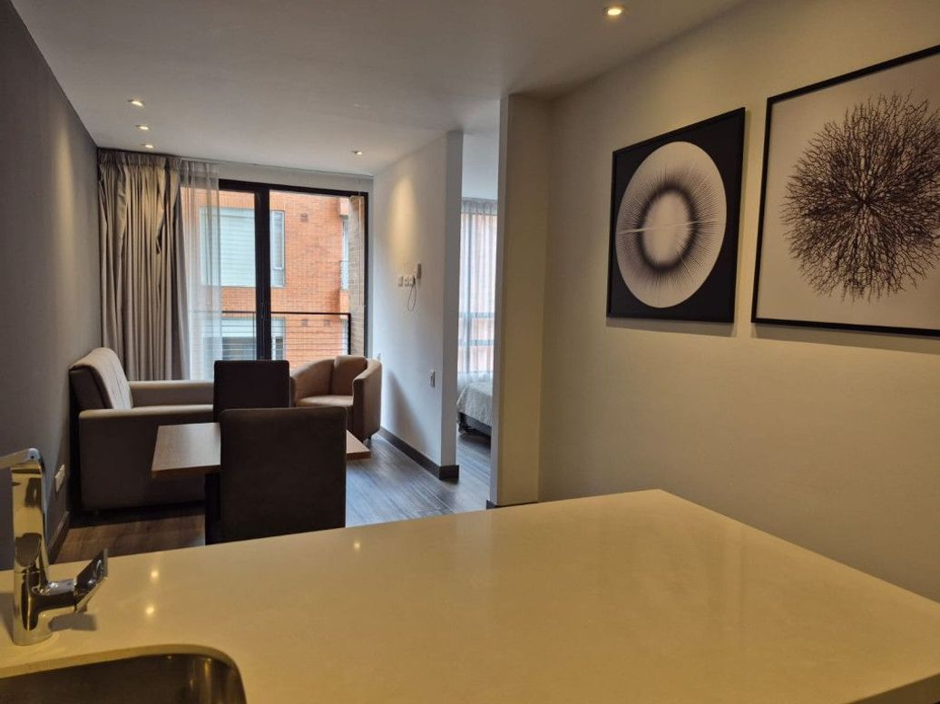 Apartamento de 1 alcoba en venta en Chico Norte Et. Iii, Bogotá, 45 m² · foto 2 de 18