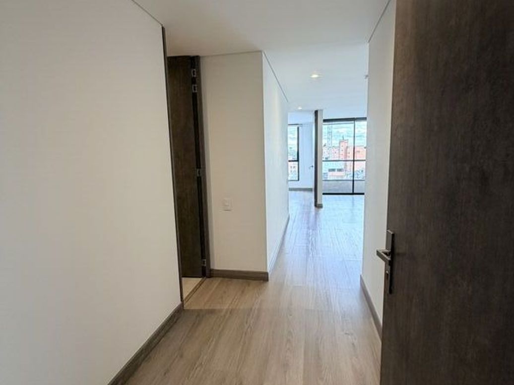 Apartamento de 1 alcoba en venta en Santa Teresita, Bogotá, 69 m² · foto 2 de 13