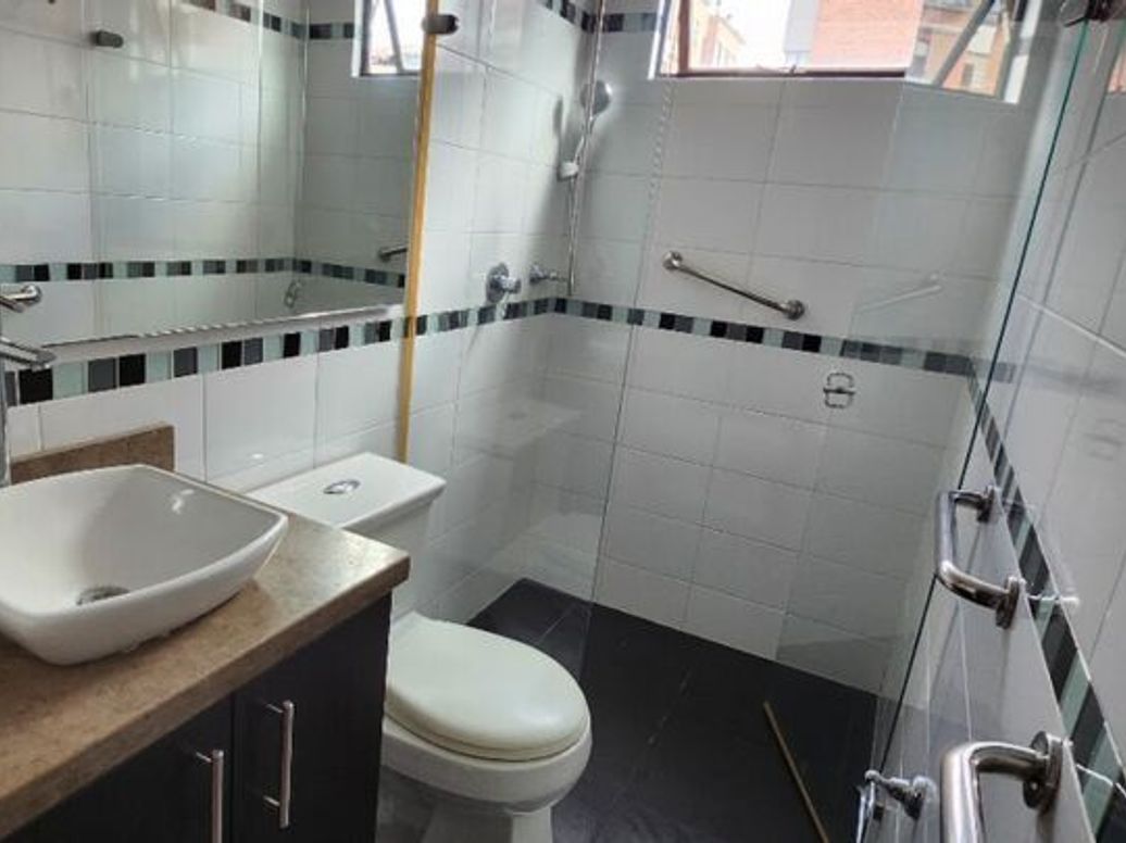 Apartamento de 2 alcobas en venta en Los Cedritos, Bogotá, 88 m² · foto 7 de 12