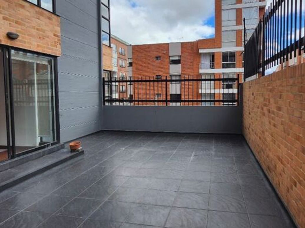 Apartamento de 2 alcobas en venta en Los Cedritos, Bogotá, 88 m² · foto 3 de 12