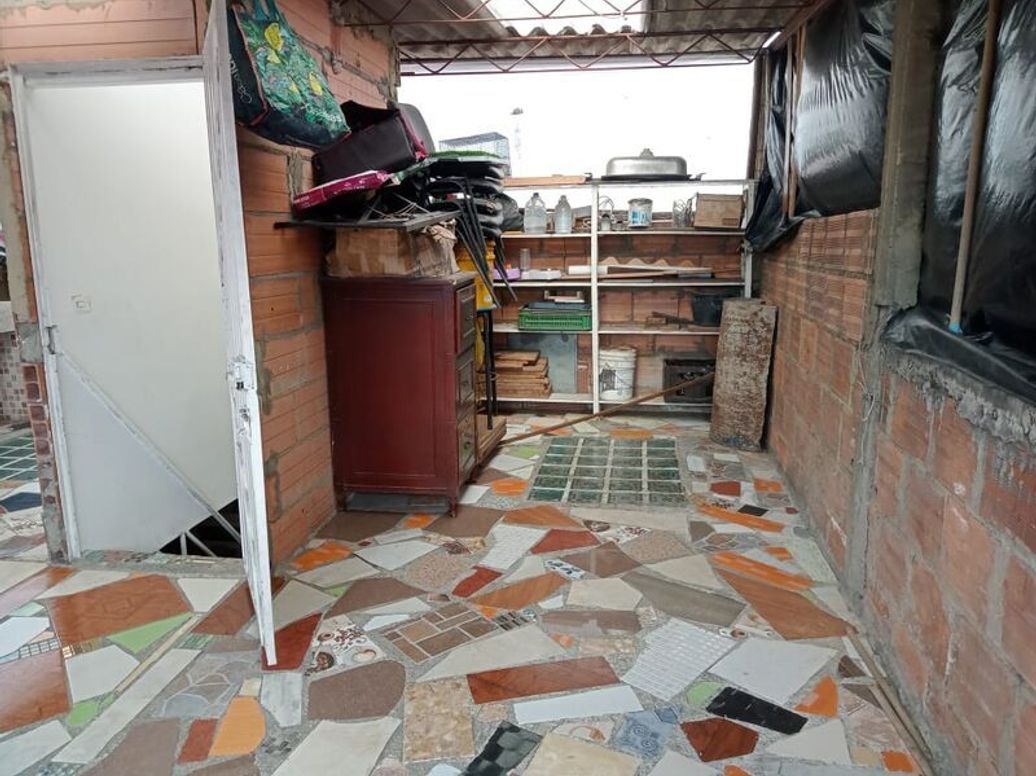 Casa de 6 alcobas en venta en Aures, Bogotá, 200 m² · foto 2 de 12