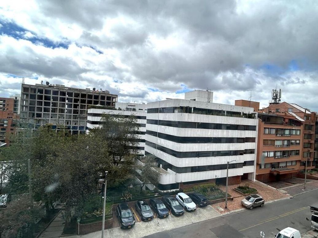 Apartamento de 3 alcobas en venta en Los Rosales, Bogotá, 182 m² · foto 5 de 20
