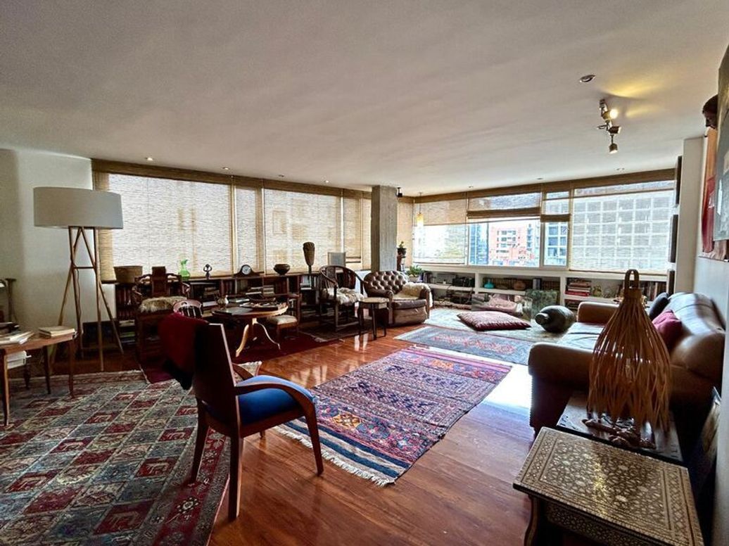 Apartamento de 3 alcobas en venta en Los Rosales, Bogotá, 182 m² · foto 4 de 20