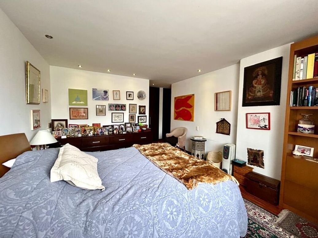 Apartamento de 3 alcobas en venta en Los Rosales, Bogotá, 182 m² · foto 13 de 20