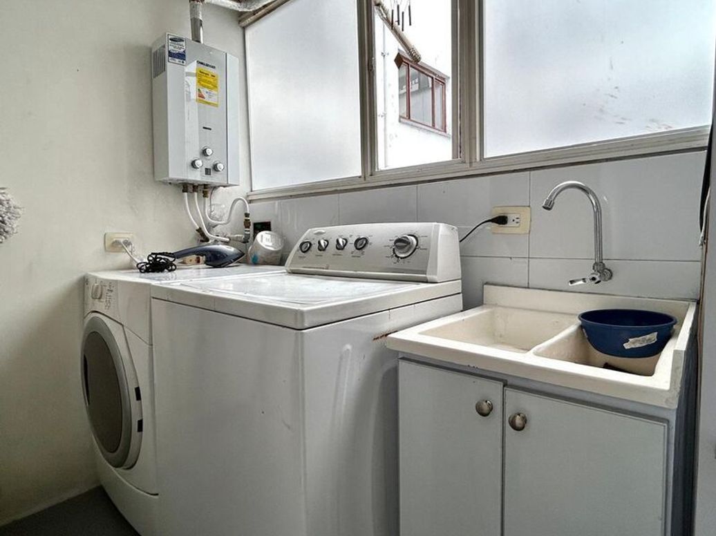 Apartamento de 3 alcobas en venta en Los Rosales, Bogotá, 182 m² · foto 20 de 20