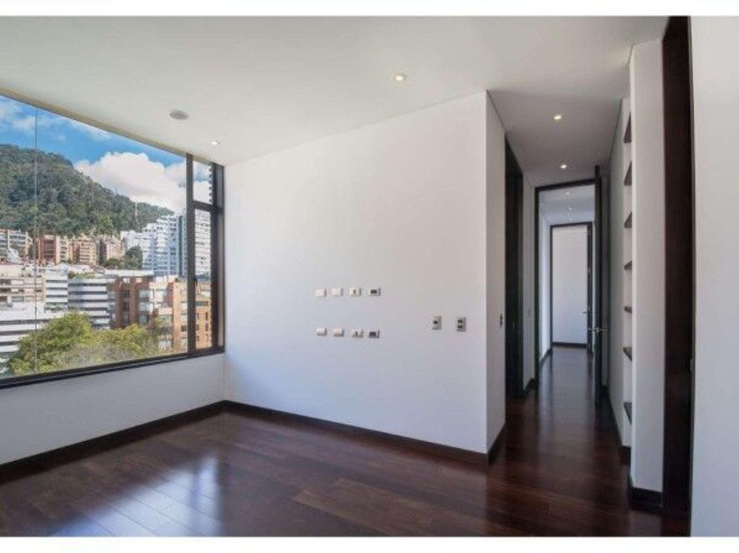 Apartamento de 3 alcobas en venta en El Retiro, Bogotá, 250 m² · foto 3 de 20