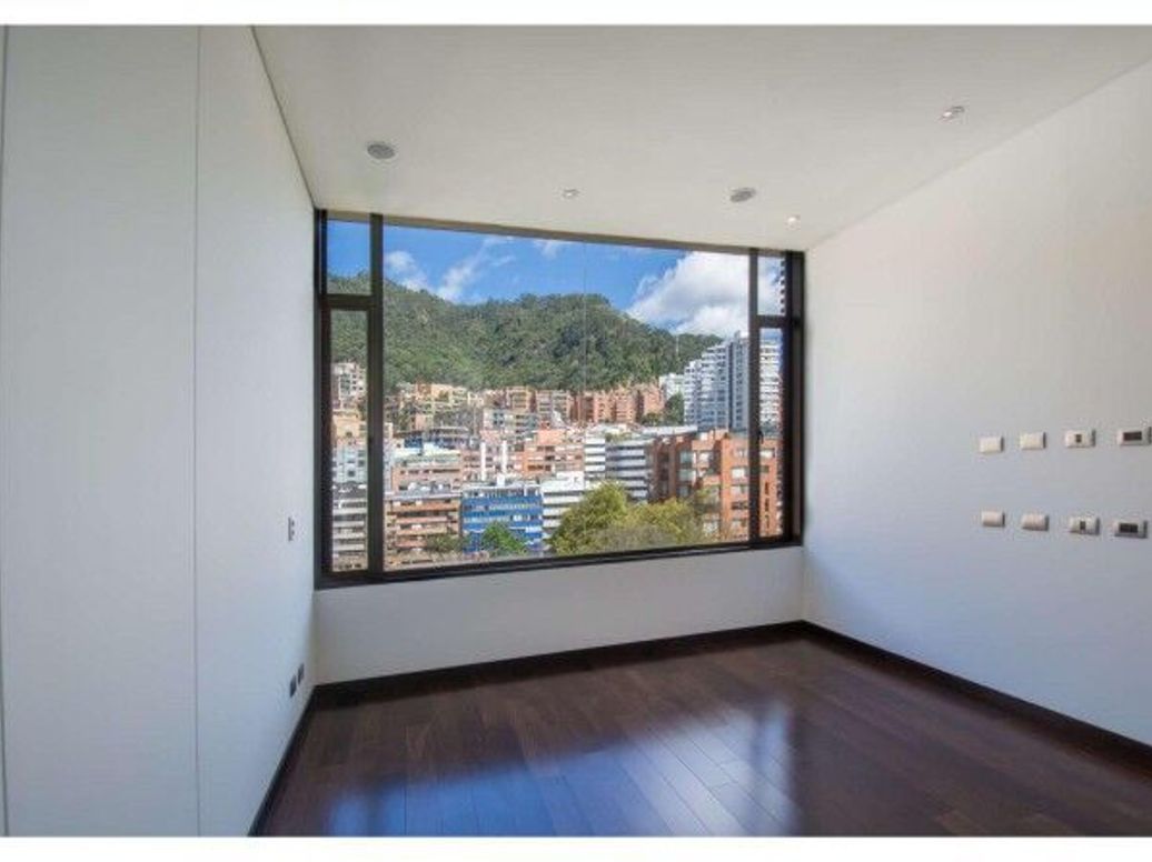 Apartamento de 3 alcobas en venta en El Retiro, Bogotá, 250 m² · foto 4 de 20