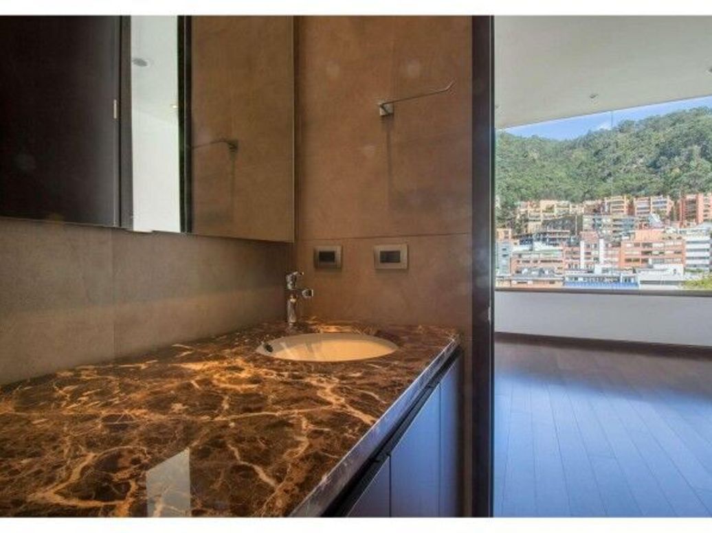 Apartamento de 3 alcobas en venta en El Retiro, Bogotá, 250 m² · foto 10 de 20