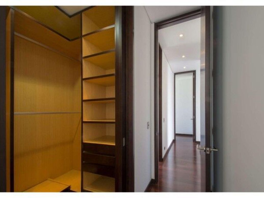 Apartamento de 3 alcobas en venta en El Retiro, Bogotá, 250 m² · foto 11 de 20