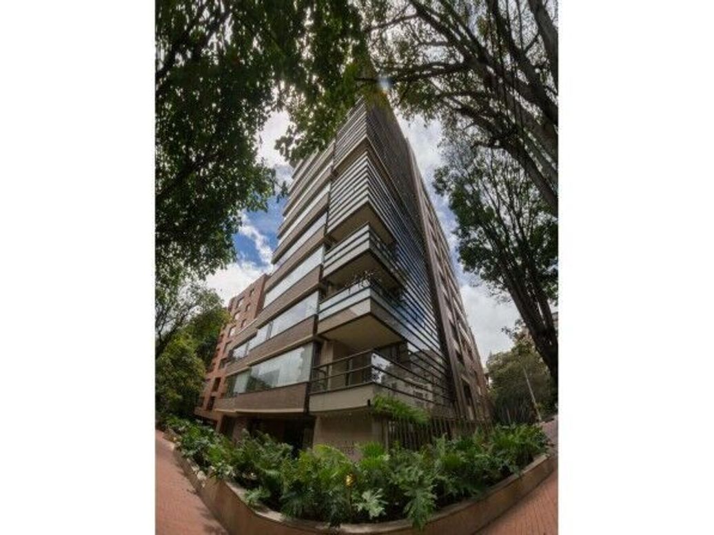 Apartamento de 3 alcobas en venta en El Retiro, Bogotá, 250 m² · foto 2 de 20