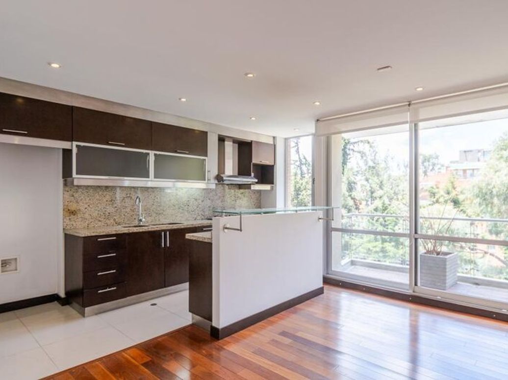Apartamento de 2 alcobas en venta en Los Rosales, Bogotá, 117 m² · foto 3 de 20