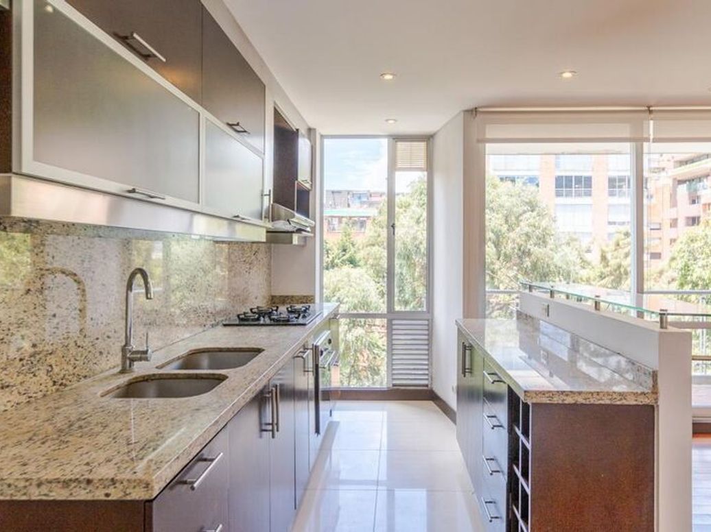 Apartamento de 2 alcobas en venta en Los Rosales, Bogotá, 117 m² · foto 5 de 20