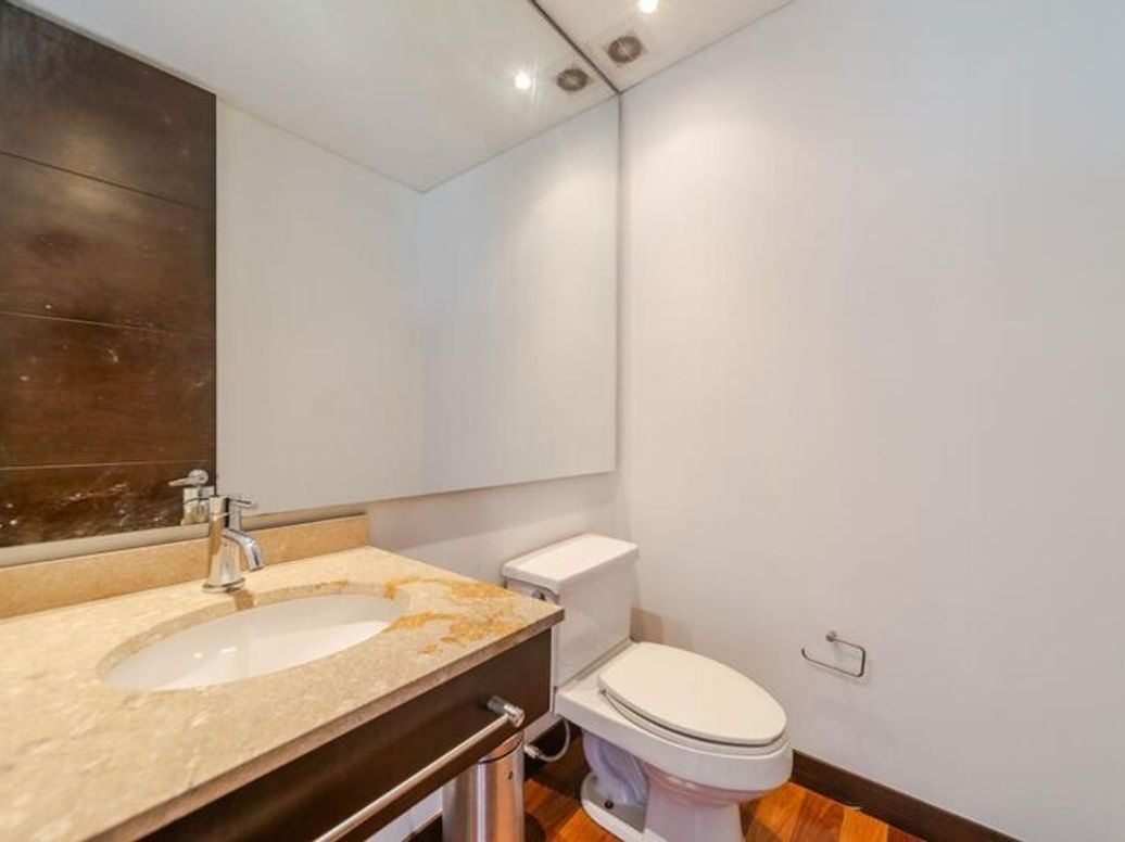 Apartamento de 2 alcobas en venta en Los Rosales, Bogotá, 117 m² · foto 8 de 20