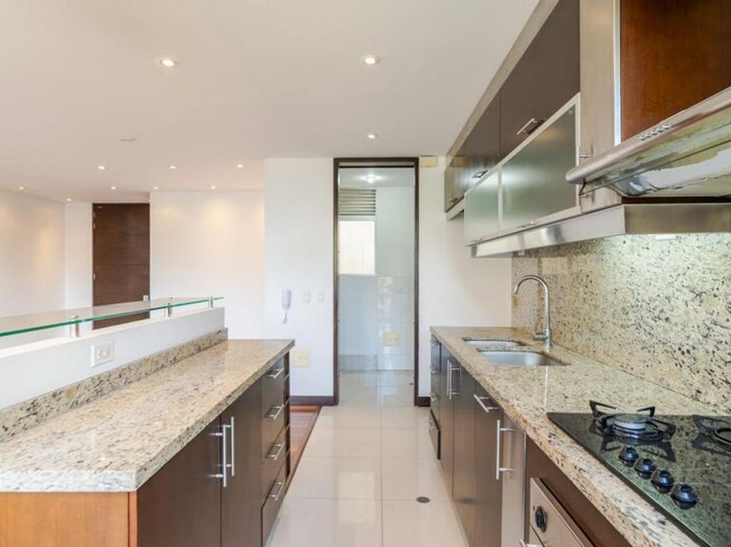 Apartamento de 2 alcobas en venta en Los Rosales, Bogotá, 117 m² · foto 6 de 20