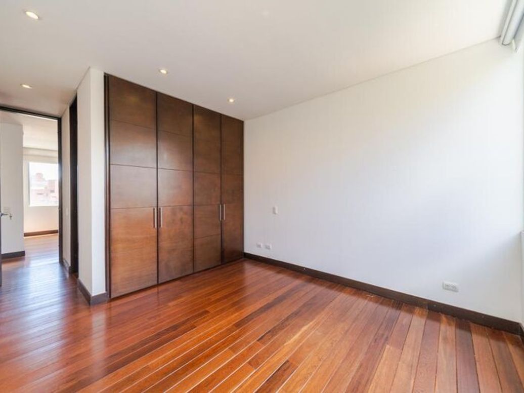 Apartamento de 2 alcobas en venta en Los Rosales, Bogotá, 117 m² · foto 11 de 20