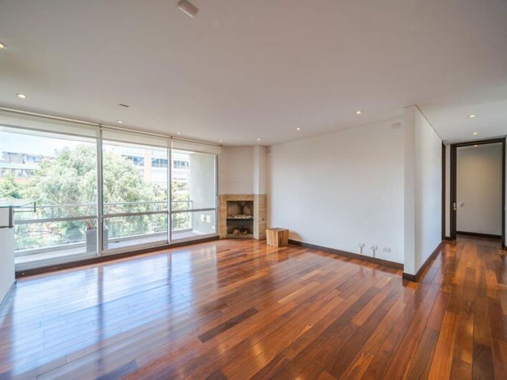 Apartamento de 2 alcobas en venta en Los Rosales, Bogotá, 117 m² · foto 2 de 20