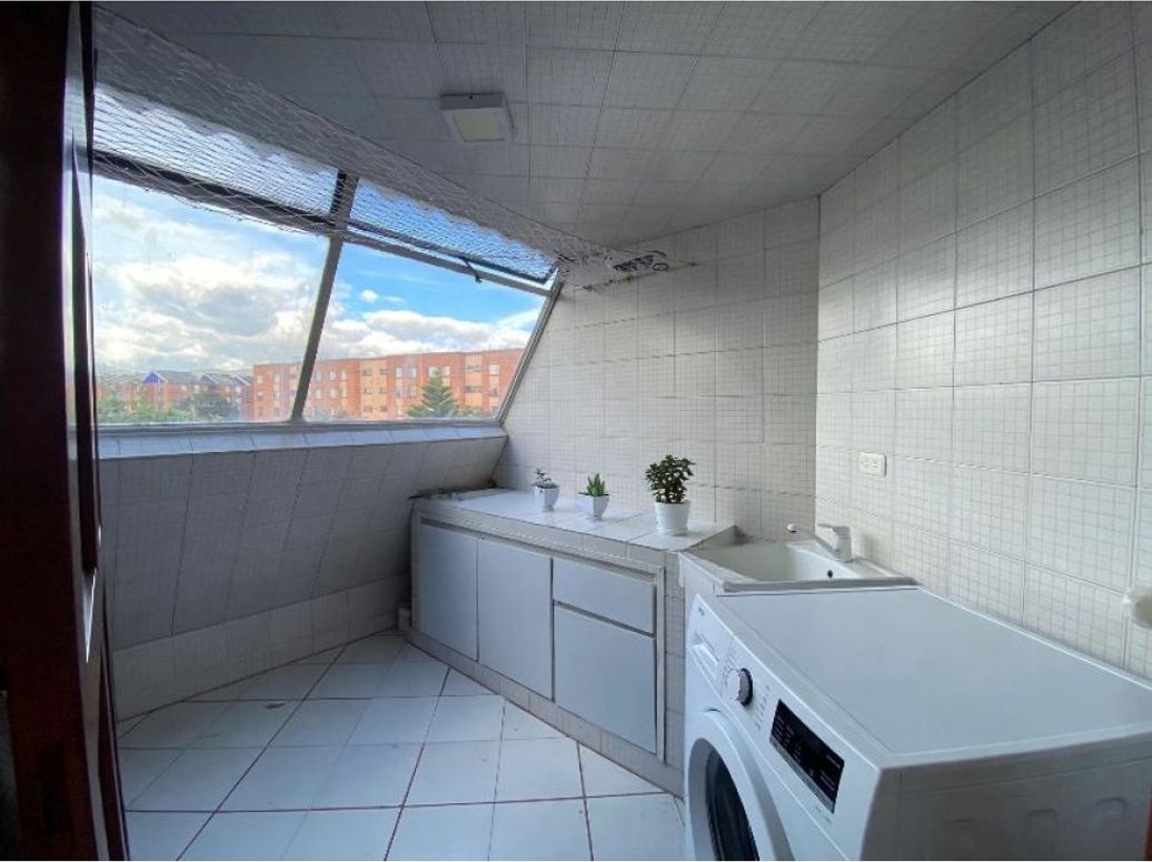 Apartamento de 4 alcobas en venta en Pontevedra, Bogotá, 220 m² · foto 14 de 20