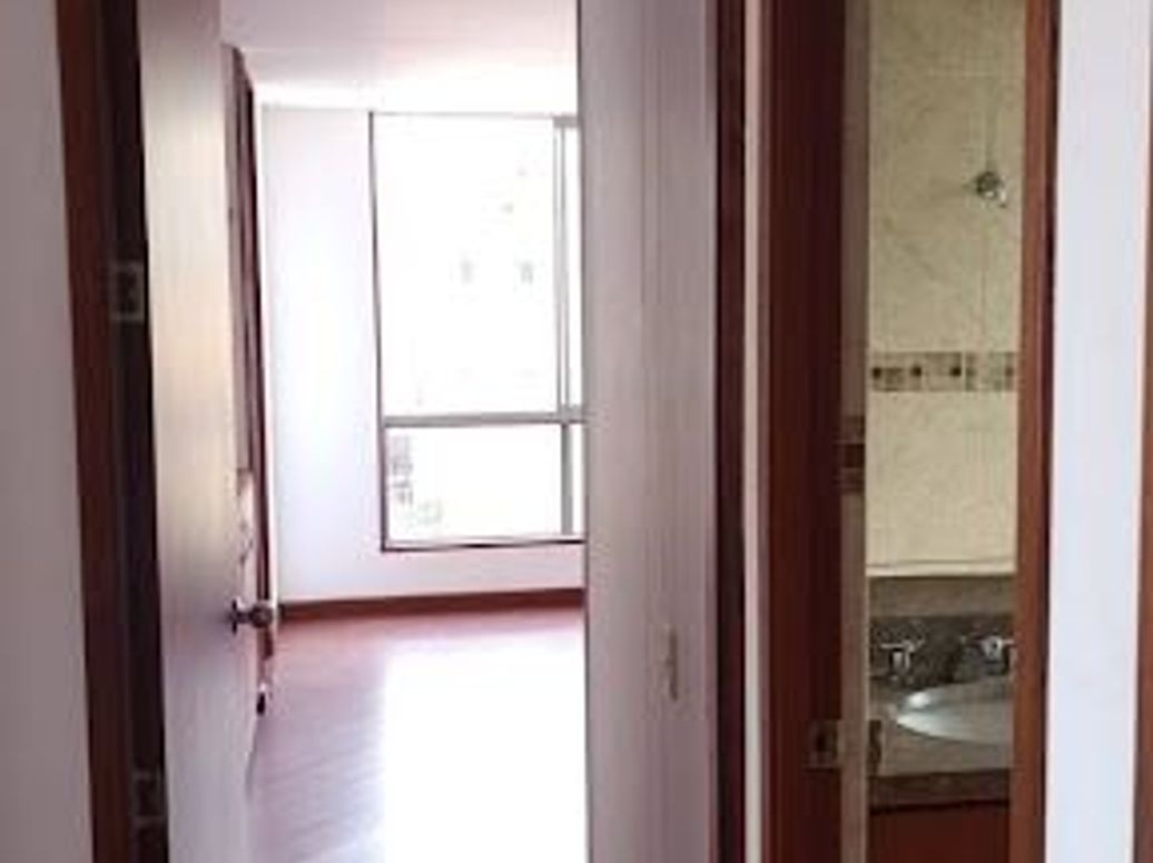 Apartamento de 3 alcobas en venta en Portales Del Norte, Bogotá, 78 m² · foto 10 de 20