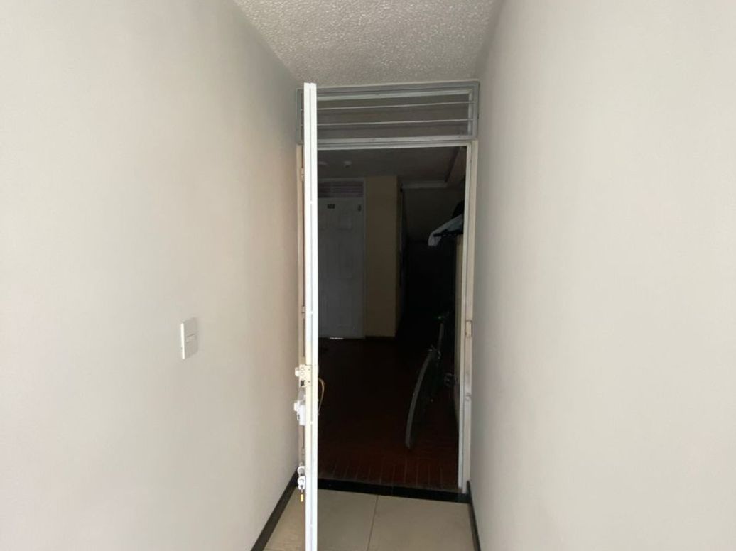 Apartamento de 3 alcobas en venta en Los Pantanos, Bogotá, 45 m² · foto 2 de 17
