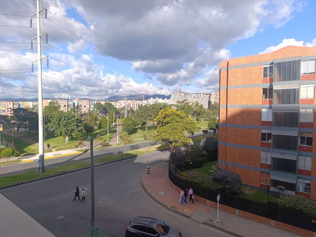 Casa de 4 alcobas en venta en Hayuelos, Bogotá, 107 m² · foto 3 de 20