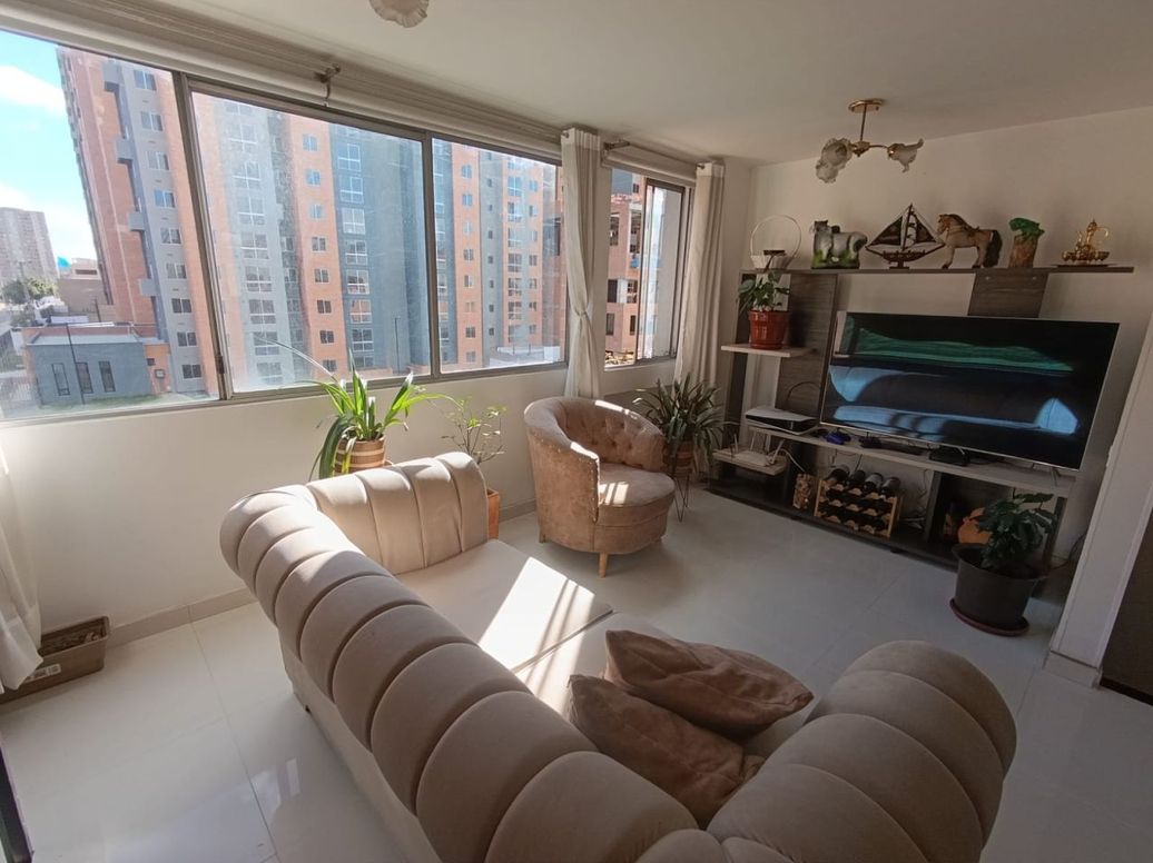 Casa de 4 alcobas en venta en Hayuelos, Bogotá, 107 m² · foto 2 de 20