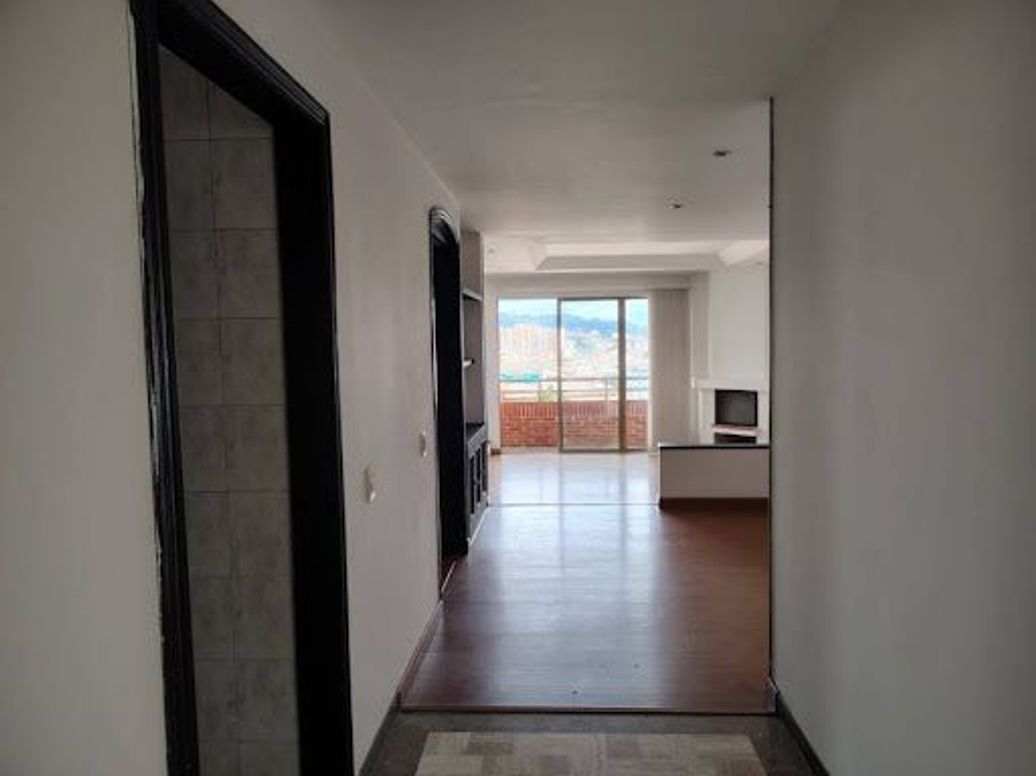 Apartamento de 3 alcobas en venta en La Calleja, Bogotá, 122 m² · foto 2 de 20