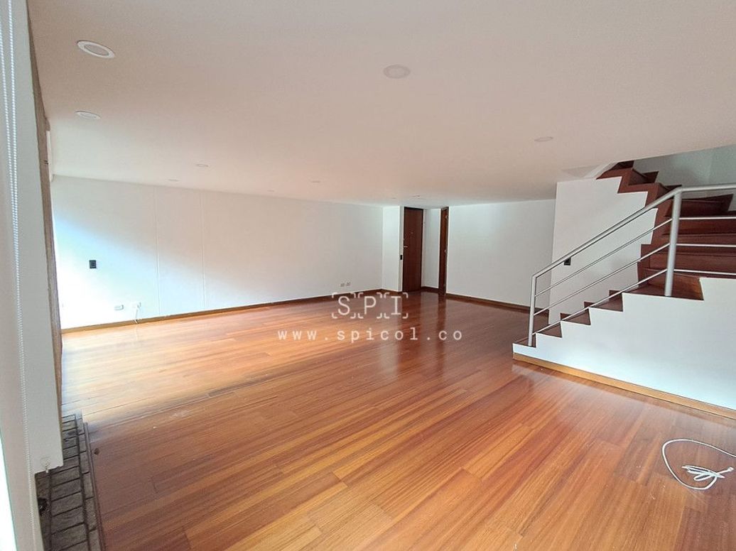 Apartamento de 3 alcobas en venta en Los Cedros, Bogotá, 131 m² · foto 3 de 20