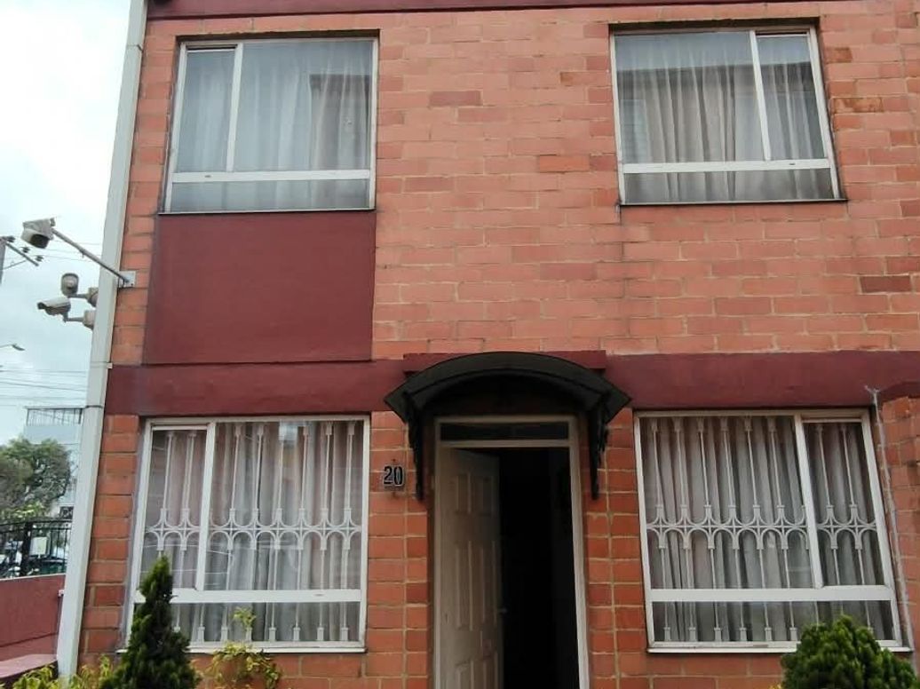 Casa de 3 alcobas en venta en Ub. Industrial Las Delicias, Bogotá, 70 m² · foto 3 de 20
