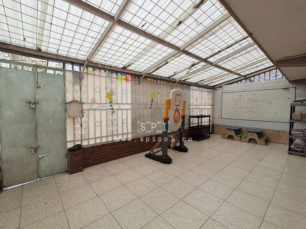 Casa de 10 alcobas en venta en Santa Helenita, Bogotá, 380 m² · foto 19 de 20