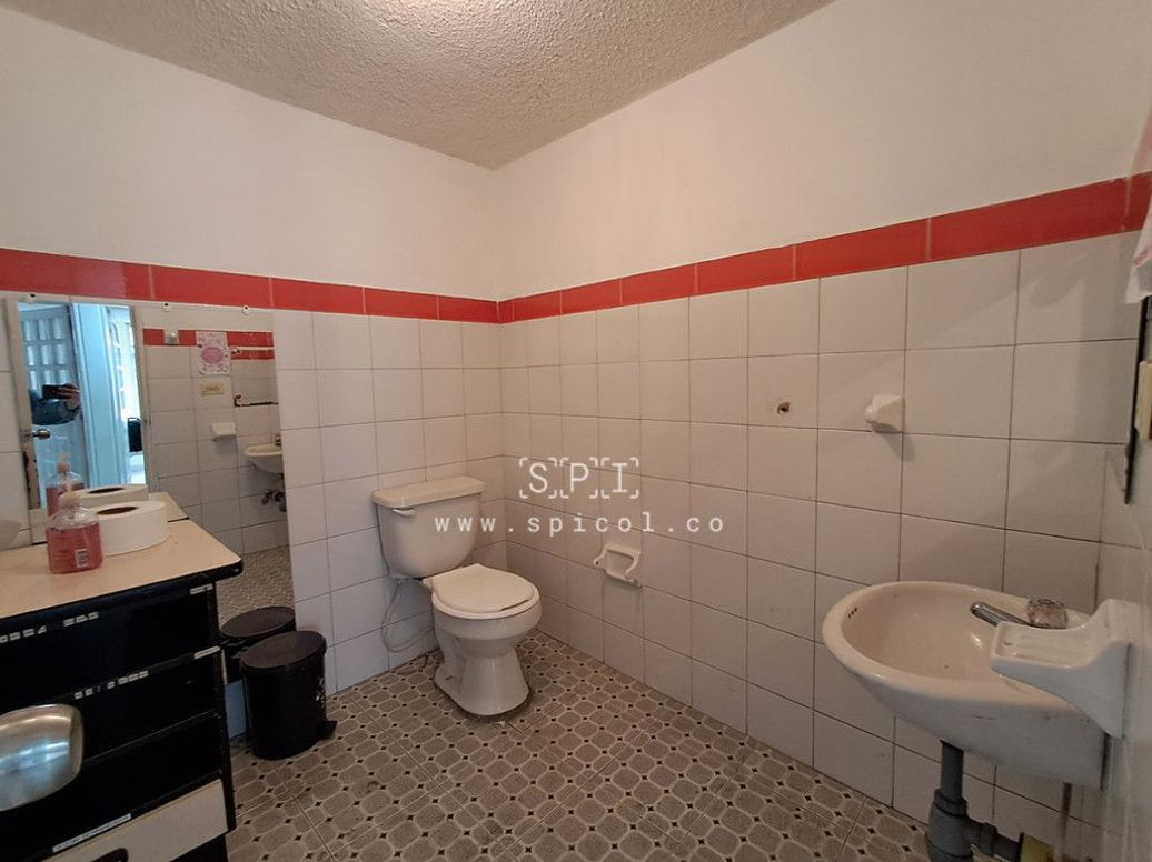 Casa de 10 alcobas en venta en Santa Helenita, Bogotá, 380 m² · foto 7 de 20
