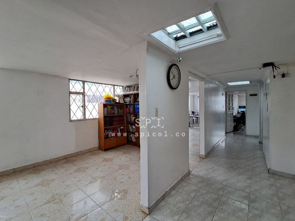 Casa de 10 alcobas en venta en Santa Helenita, Bogotá, 380 m² · foto 16 de 20