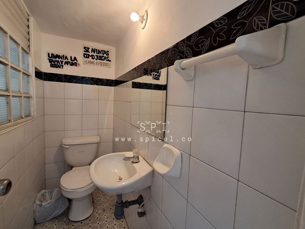 Casa de 10 alcobas en venta en Santa Helenita, Bogotá, 380 m² · foto 13 de 20