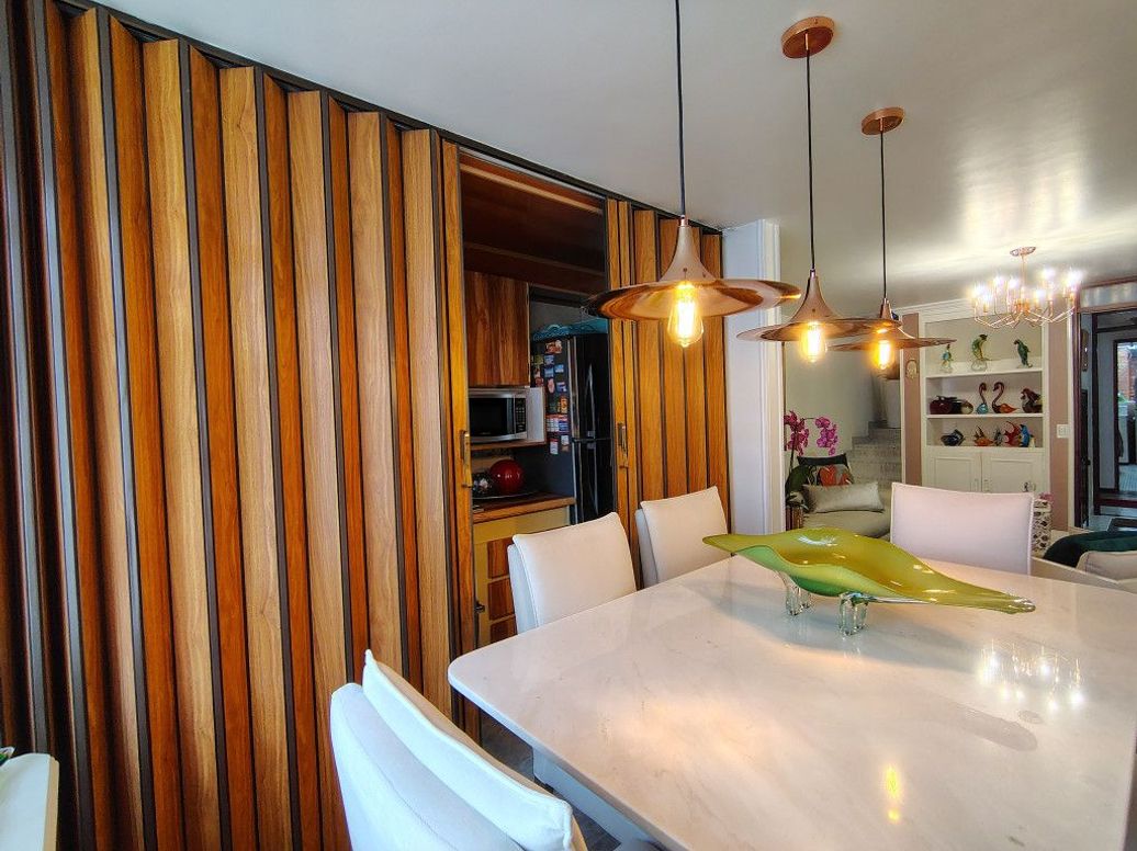 Casa de 8 alcobas en venta en La Esmeralda, Bogotá, 275 m² · foto 3 de 20