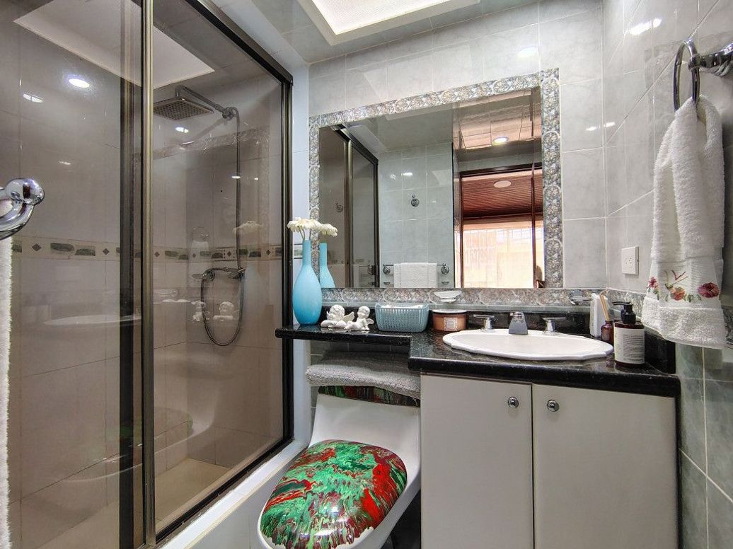 Casa de 8 alcobas en venta en La Esmeralda, Bogotá, 275 m² · foto 9 de 20