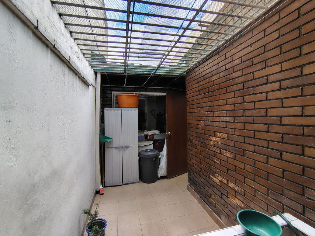 Casa de 8 alcobas en venta en La Esmeralda, Bogotá, 275 m² · foto 19 de 20