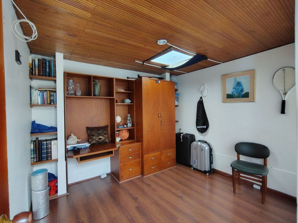 Casa de 8 alcobas en venta en La Esmeralda, Bogotá, 275 m² · foto 17 de 20