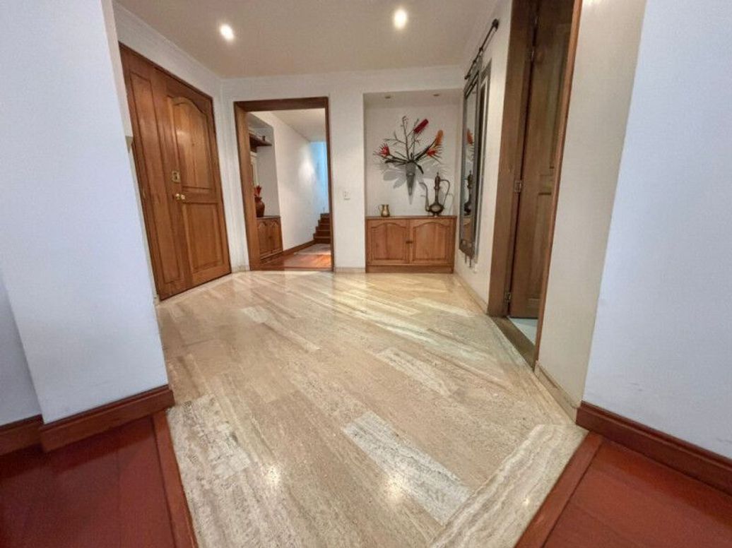 Apartamento de 3 alcobas en venta en Bellavista, Bogotá, 176 m² · foto 2 de 20