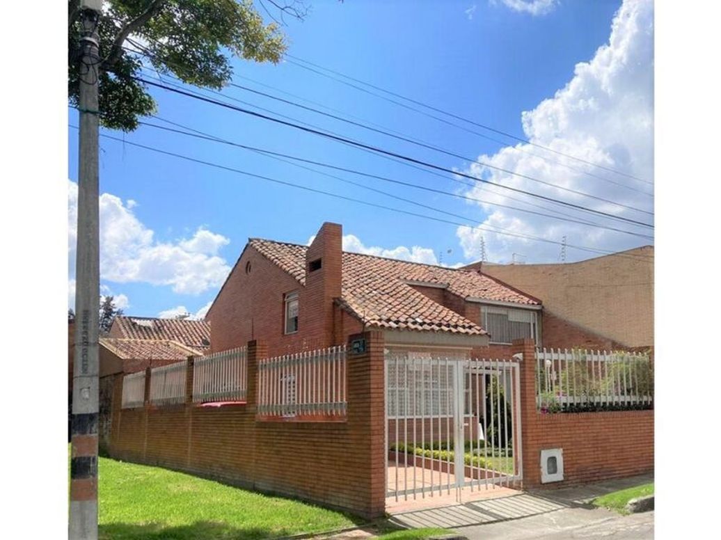 Casa de 4 alcobas en venta en Mónaco, Bogotá, 256 m² · foto 2 de 20